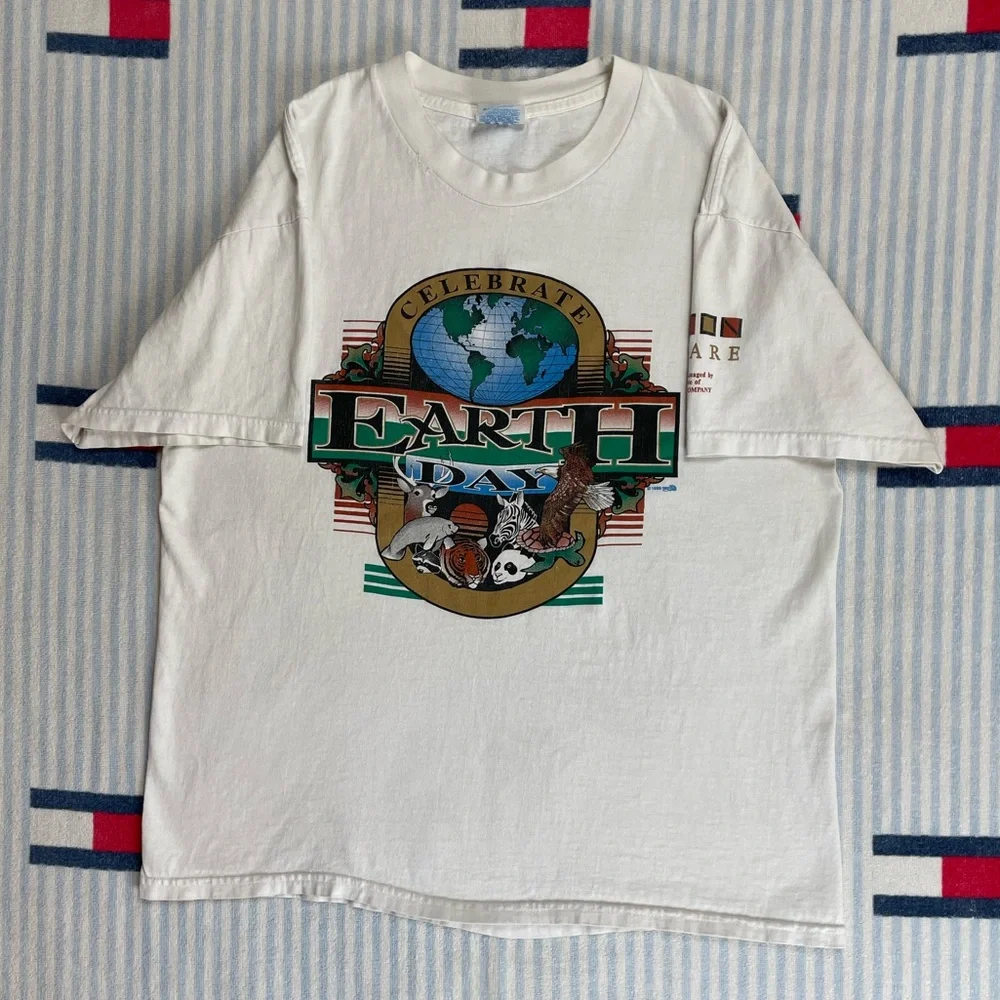 Vintage 1996 Earth Day Animals Nature Earth short sleeve tee shirt - Picture 1 of 14